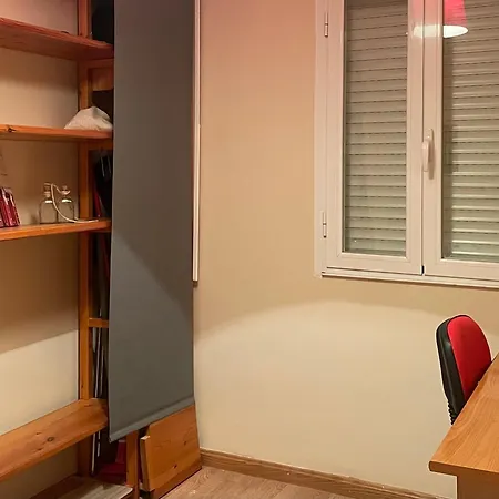 Daire Bois Argentine By Aroom Vut-le-1079 León